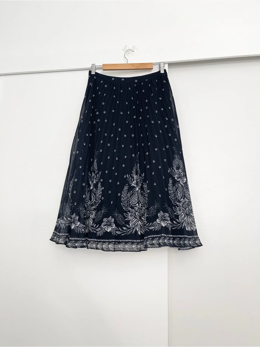 NWOT Farm Rio Floral Pleated Midi Skirt Size Small
